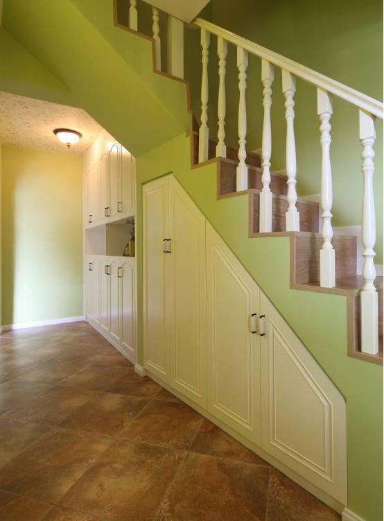 看了邻居家的楼梯转角,竟瞬间多出个储物间!太有创意