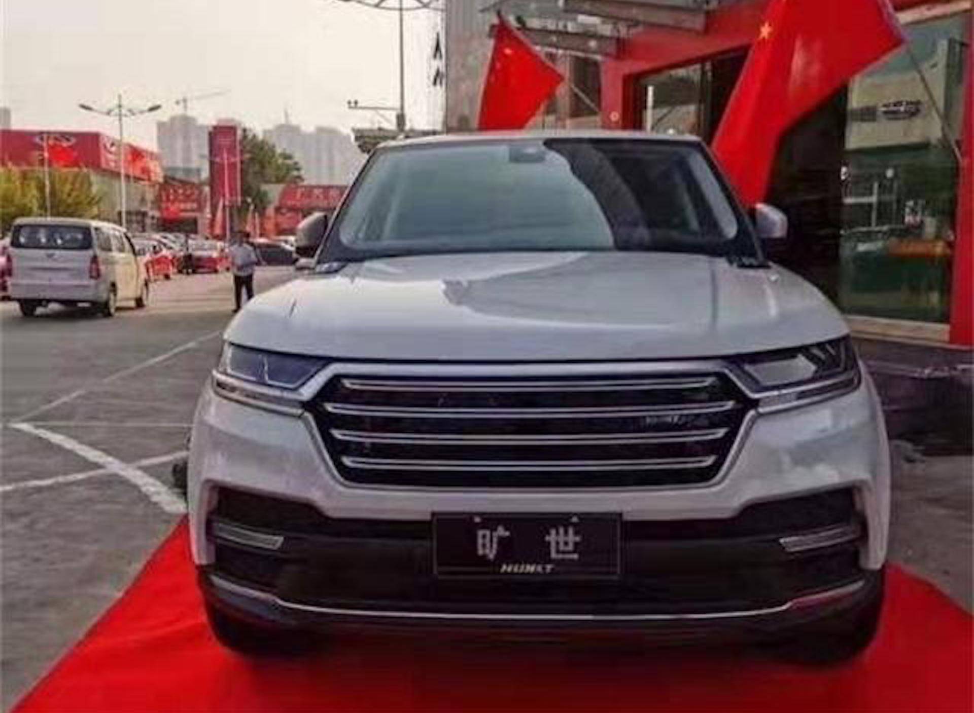 因为在工艺和精致度上,从"虎"变成"龙"的汽车,或者说"众泰汉龙t900"