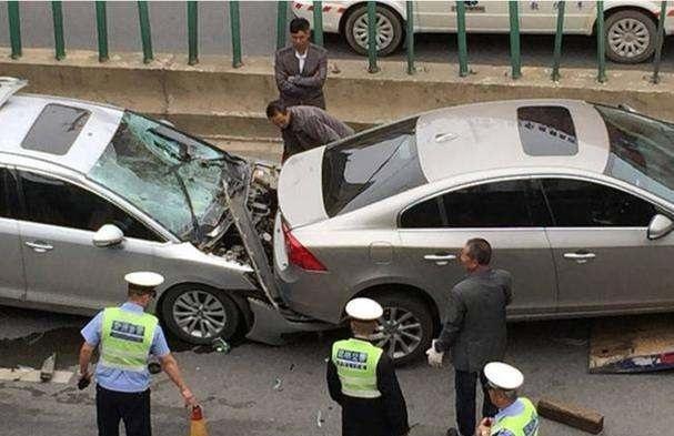 被对方追尾，除了报警报保险外，这些细节别忘了