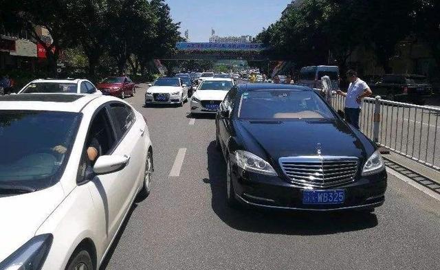 被对方追尾，除了报警报保险外，这些细节别忘了