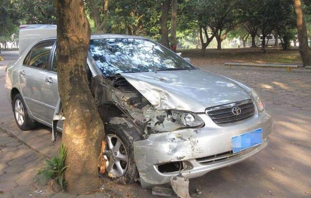 正常行驶刹车突然失灵怎么办？不要慌，这样处理才安全