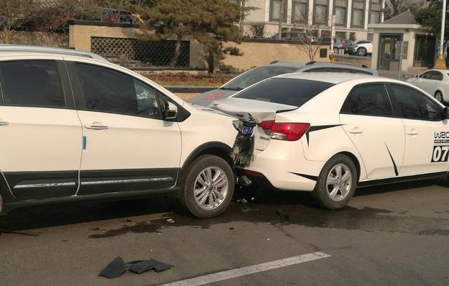 被对方追尾，除了报警报保险外，这些细节别忘了