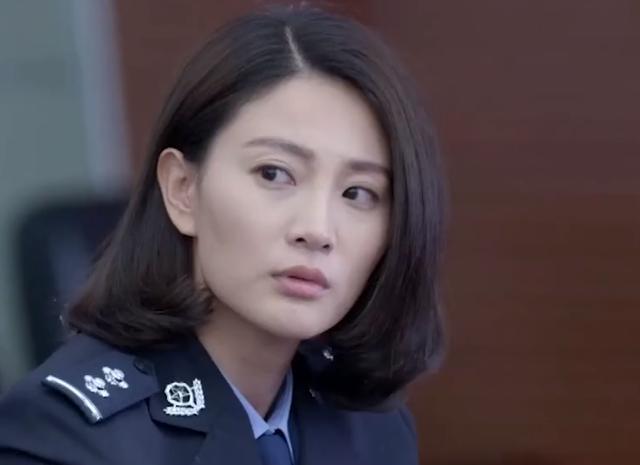 她被称"最美军花",出道十一年不用替身,脱下军装无人识