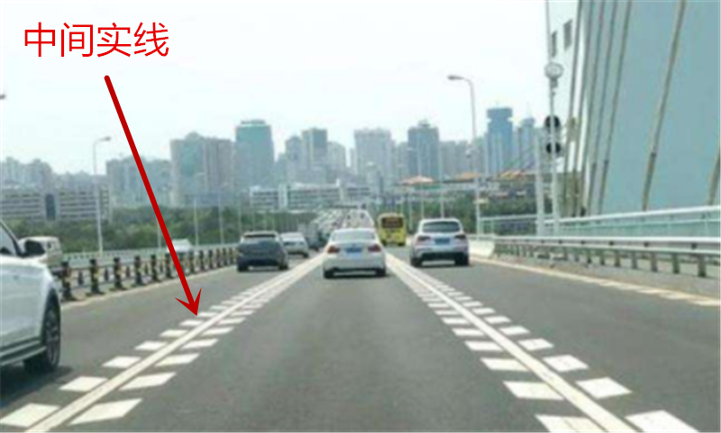 鱼骨线内变道有的扣分有的没有不懂这点驾照都不够扣