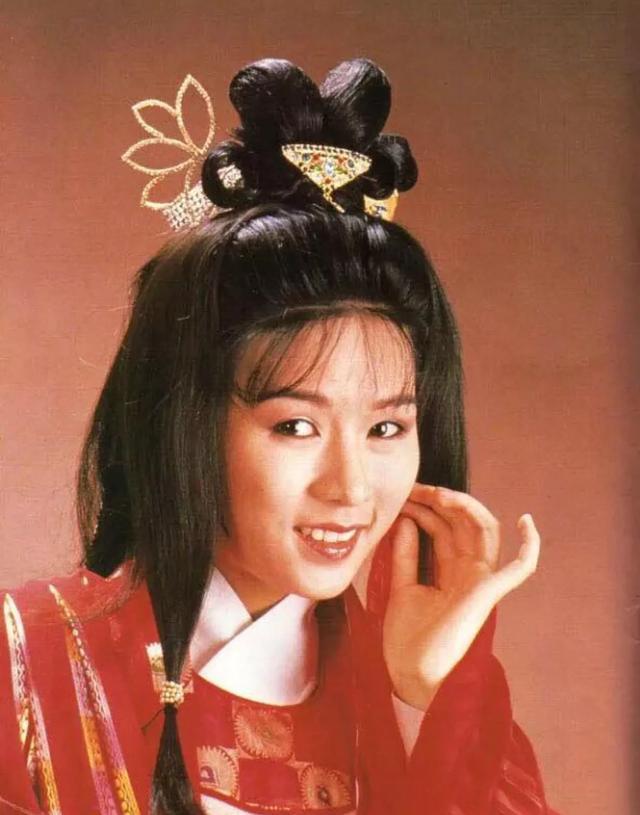 曾参演《书剑恩仇录》《飞跃霓裳》《无名火》《阿德也疯狂》等电视剧