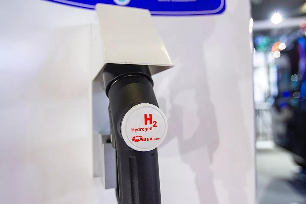 自动驾驶出租车该用哪个：燃油、电动，还是氢燃料？