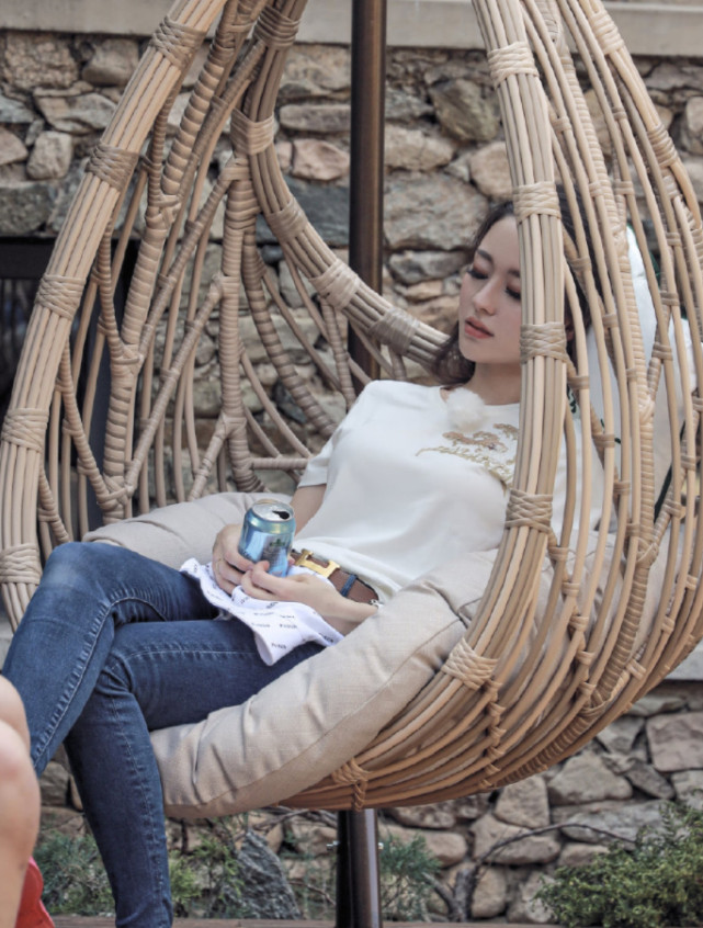 吉娜沙漏型身材被疯传谁注意她脚上穿的啥郎朗给你选的