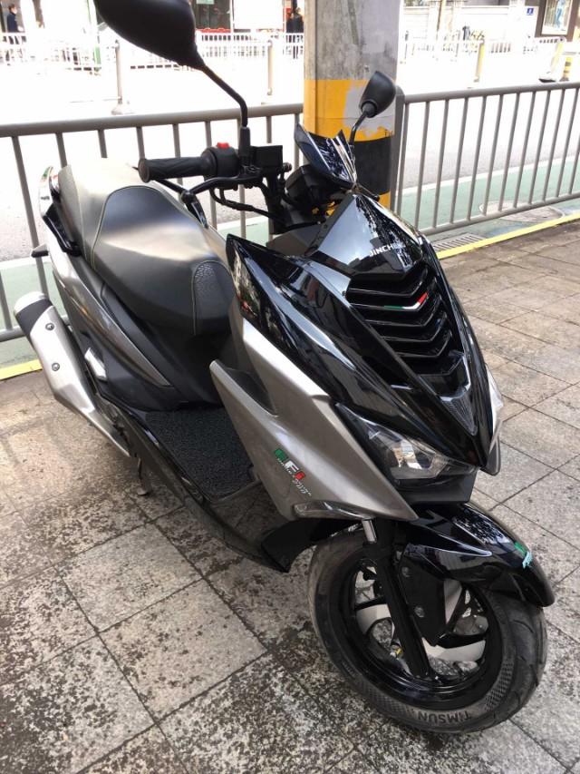 拥有18马力,极速130的金城草蜢200配可变色液晶仪表带有abs