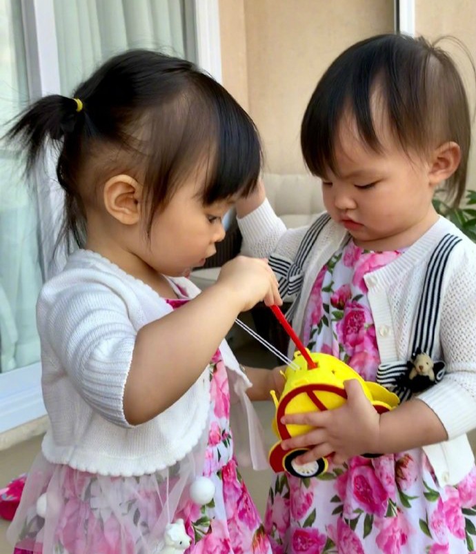 百亿阔太熊黛林带女购物，买名牌童装不手软，老公送岳母千万豪宅