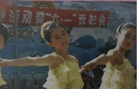 知道你们想看她小时候跳舞的视频!
