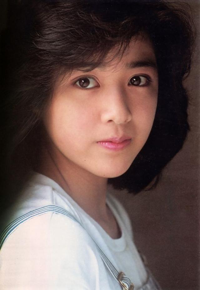 正文  日本女星菊池桃子当年以清新甜美形象走红,是80年代当红女神之