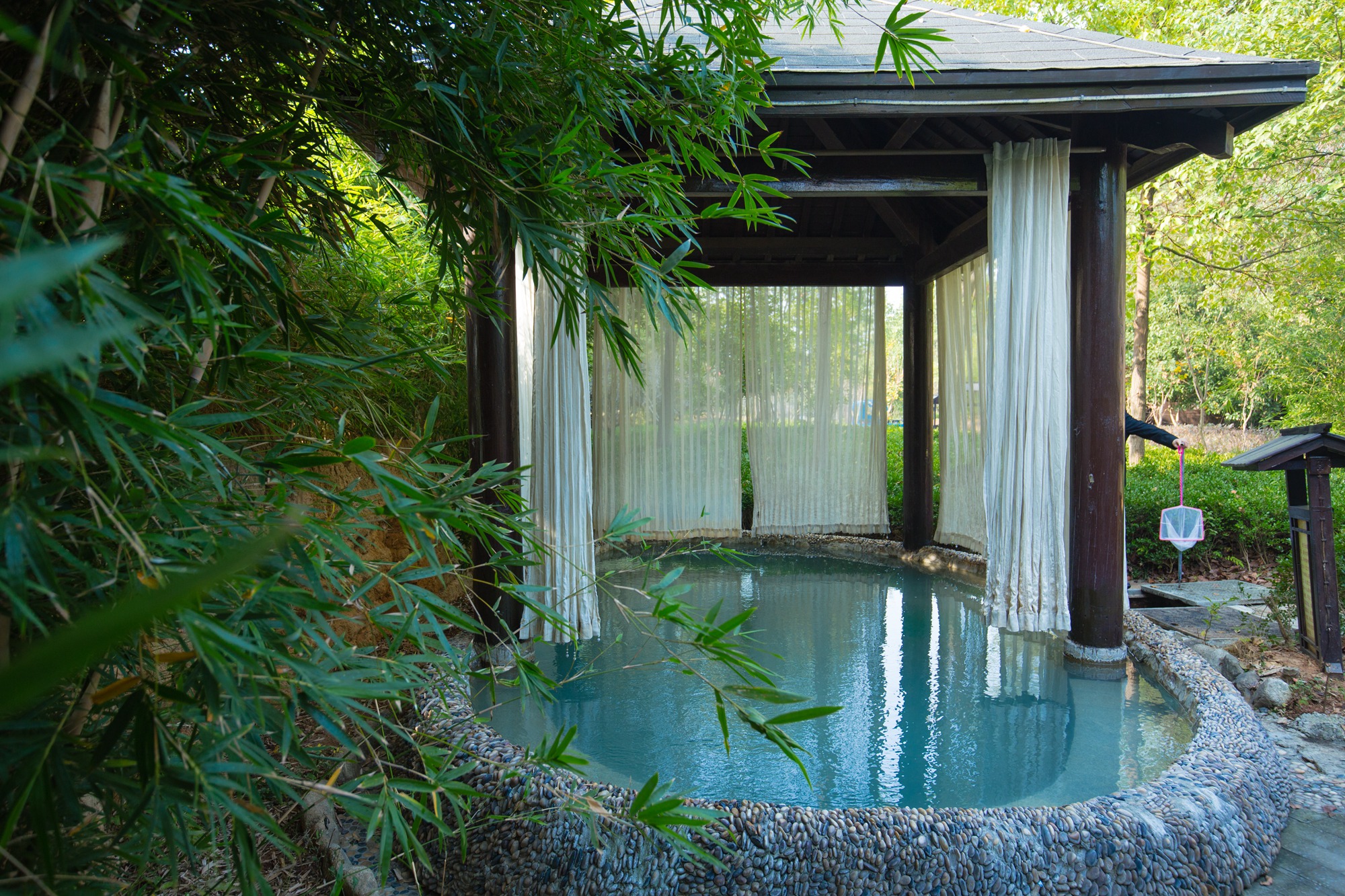 嘉鱼山湖温泉开业了武汉人享受温泉养生仅需40分钟