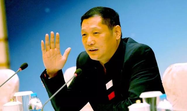 他从18名工人的小厂做起,30年后身家370亿:坚持主业才是王道