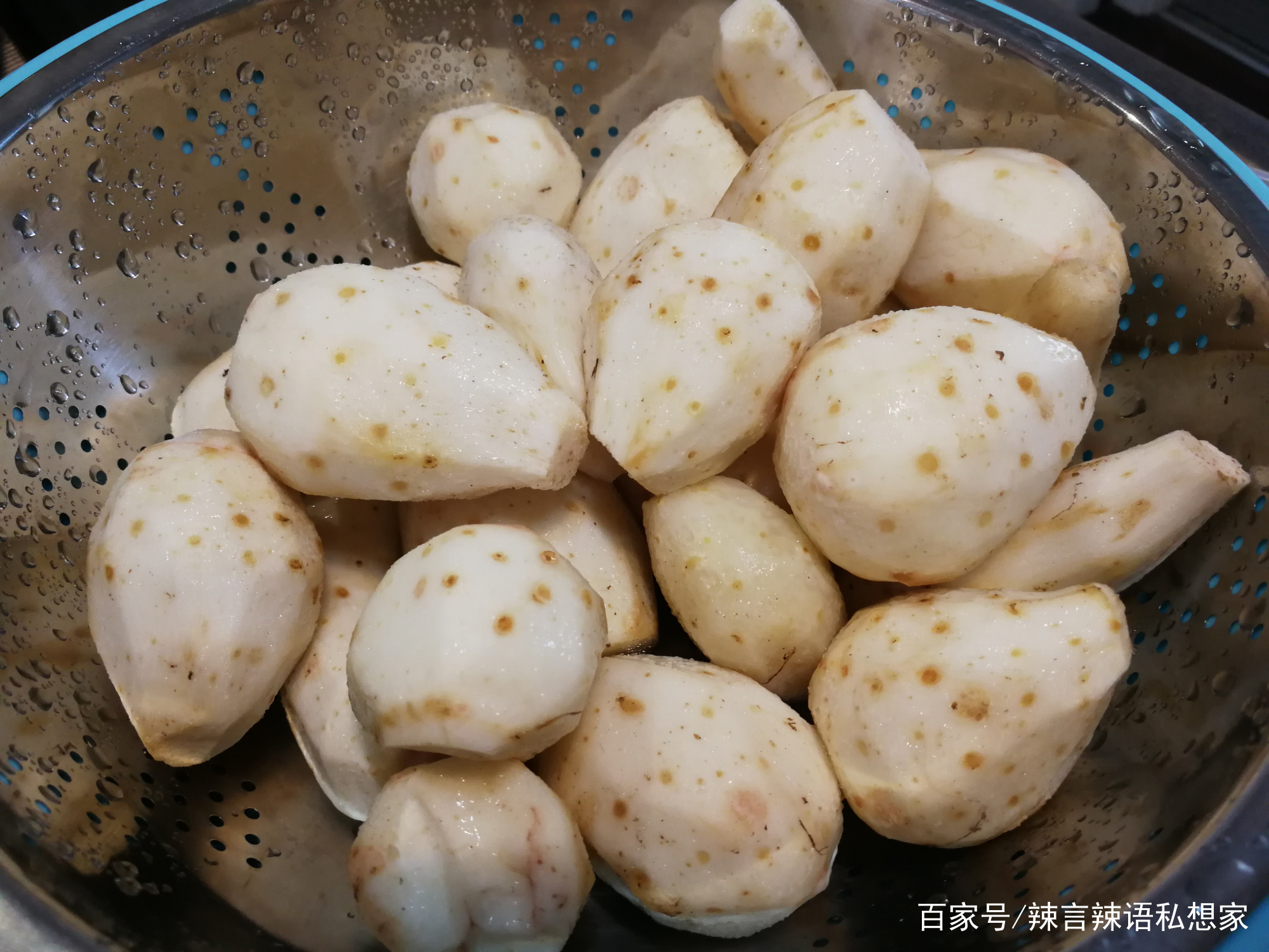 芋子上市,抓紧吃鸡,这话没毛病,芋儿配鸡,味道真