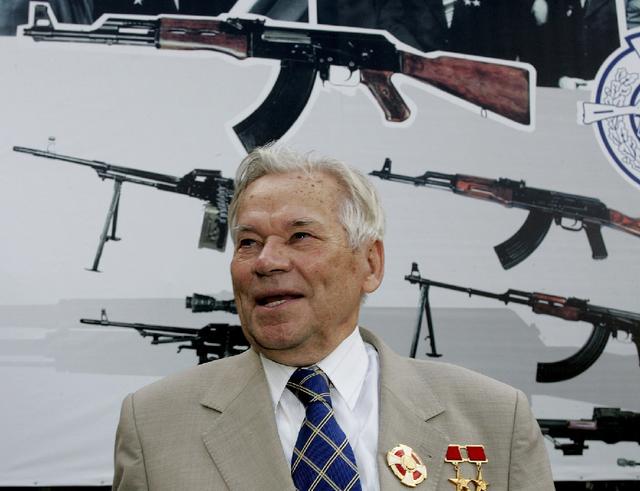 不愧是战斗民族为纪念ak之父诞辰百年俄学校传授学生组装步枪