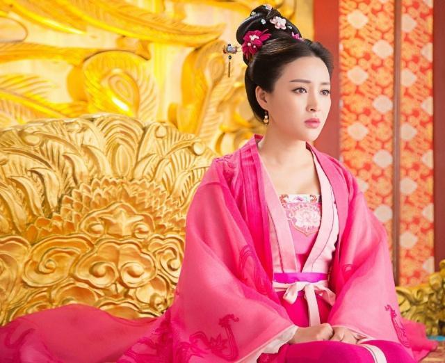 赵恒登基之后,为宋真宗而刘氏自然也就一步登天成为了他后宫众多妃子