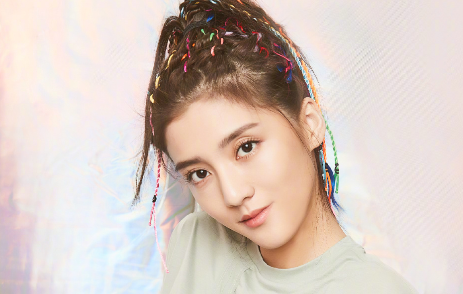 吴千语换新头像,不复往日甜美形象,"情场失意"导致风格大变?