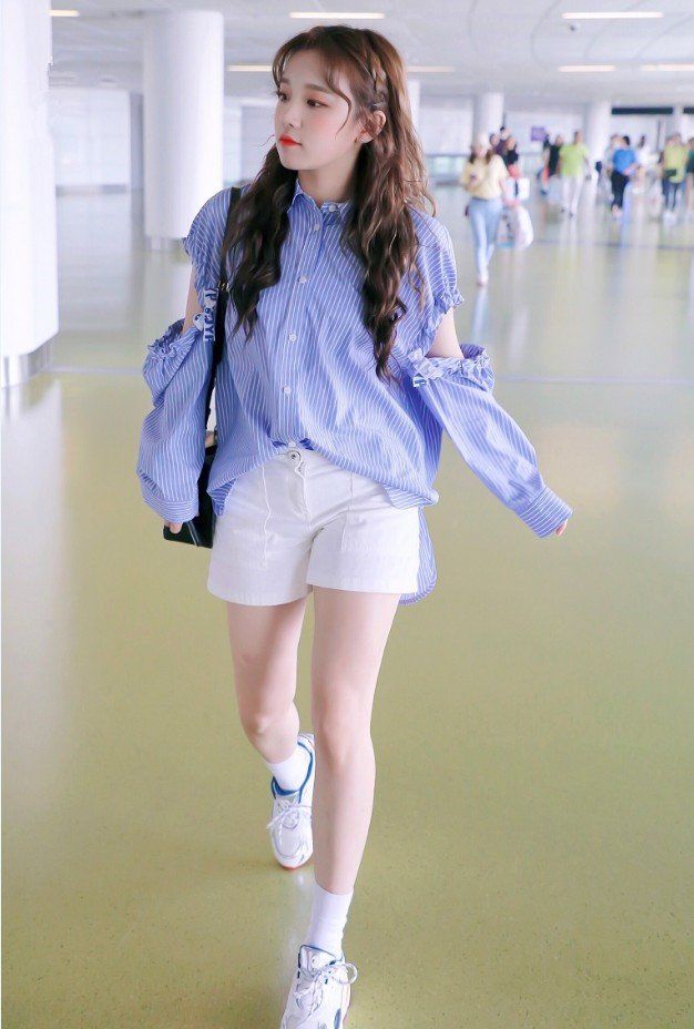 宋雨琦虽没有天使吻过的腿,却有女生都羡慕的腰,穿束腰裙超可!