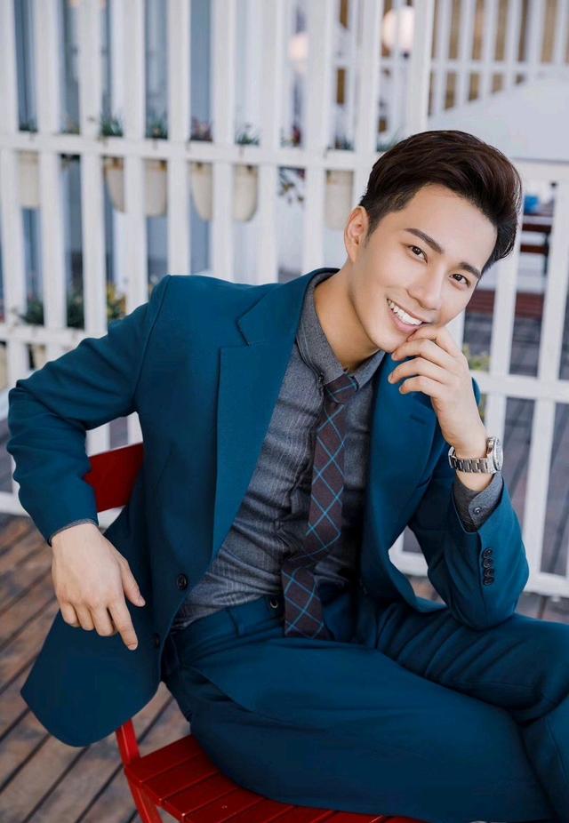 外星女生柴小七的方冷,28岁徐志贤也是一名奶爸?网友:我太难了