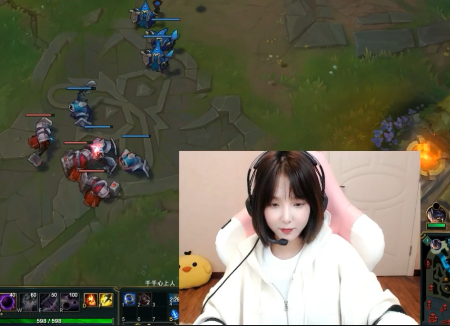 斗鱼lol一姐小米粥复活!谈拒绝嘴臭,以前逢场作戏为迎合骗观众