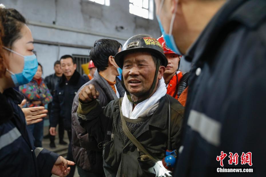黑龙江双鸭山煤矿冒顶事故7名被困矿工全部获救黑龙江双鸭山煤矿冒顶