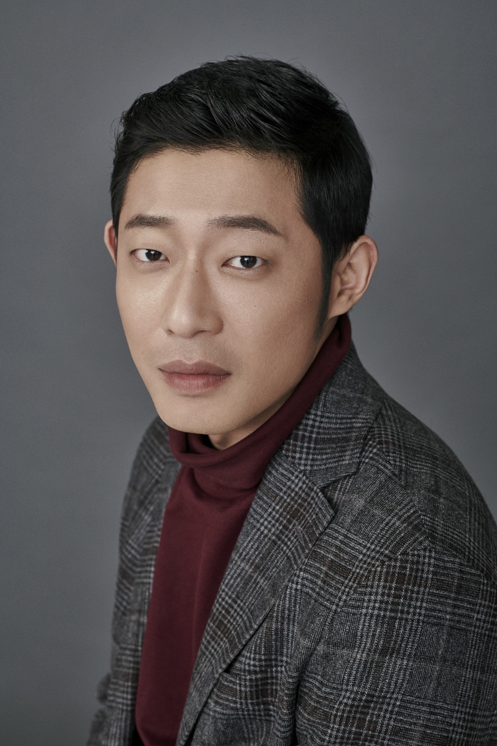 壮丽河山震撼开播韩立化身硬汉演绎民族大义