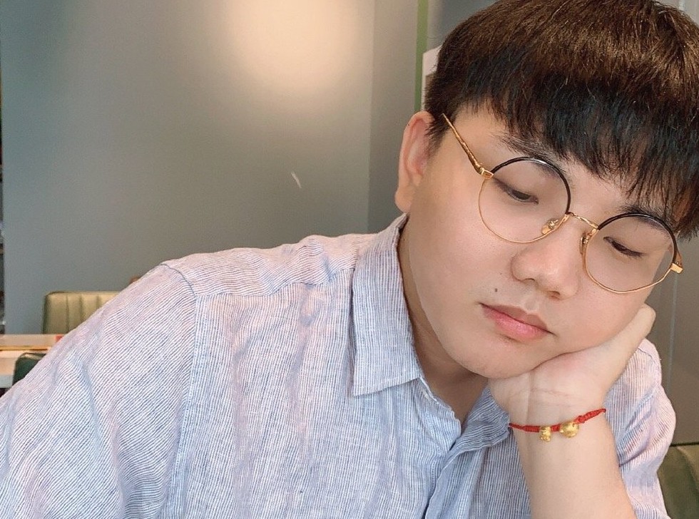 绝地求生:解说也好君兑现flag,倒立喝蛇草水,aluka围观起哄