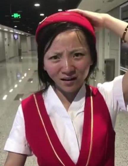 抖音最丑空姐长啥样当她3分钟化完妆后,网友:再也不相信空姐了