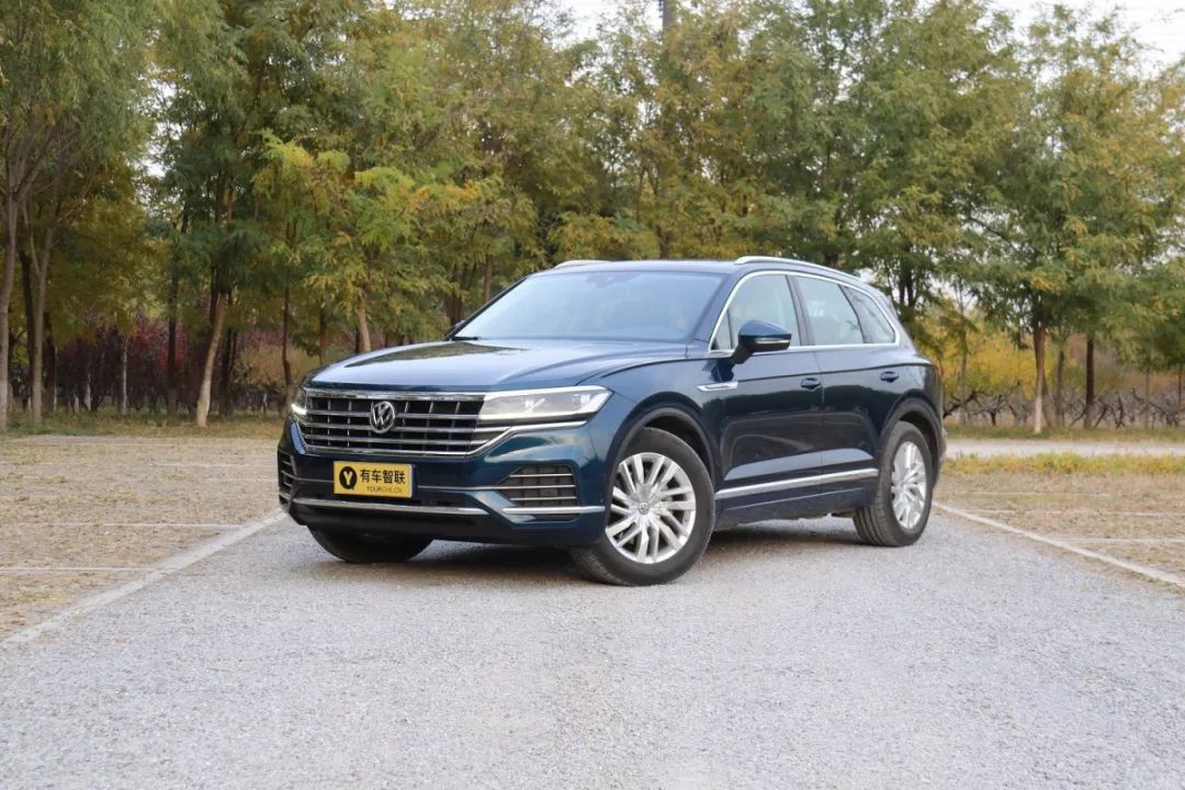 嘉哥叨车丨豪华 性能 科技三合一的产物 试驾<a class=