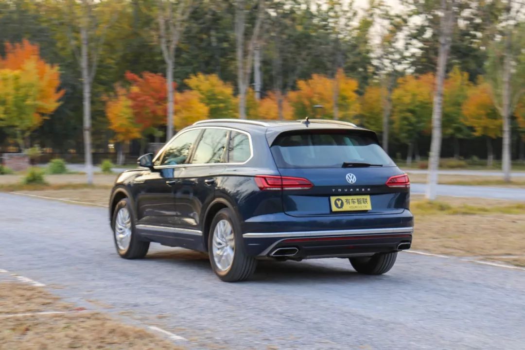 嘉哥叨车丨豪华 性能 科技三合一的产物 试驾大众（进口）途锐