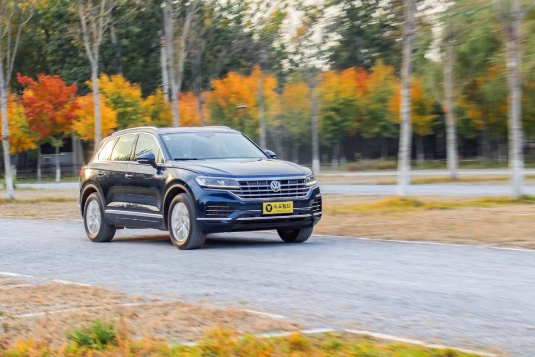 嘉哥叨车丨豪华 性能 科技三合一的产物 试驾大众（进口）途锐