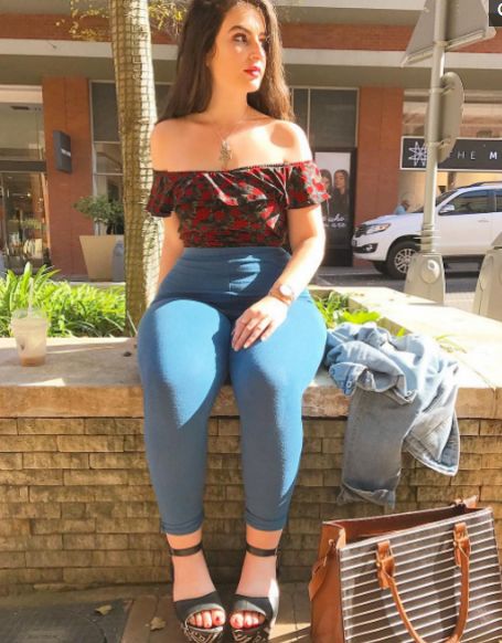 南非一个女孩长有大粗腿,却不断收到男孩留言和她交朋友!