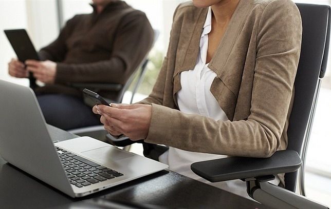 每天工作5小时,但是期间不能玩手机,你能接受吗?