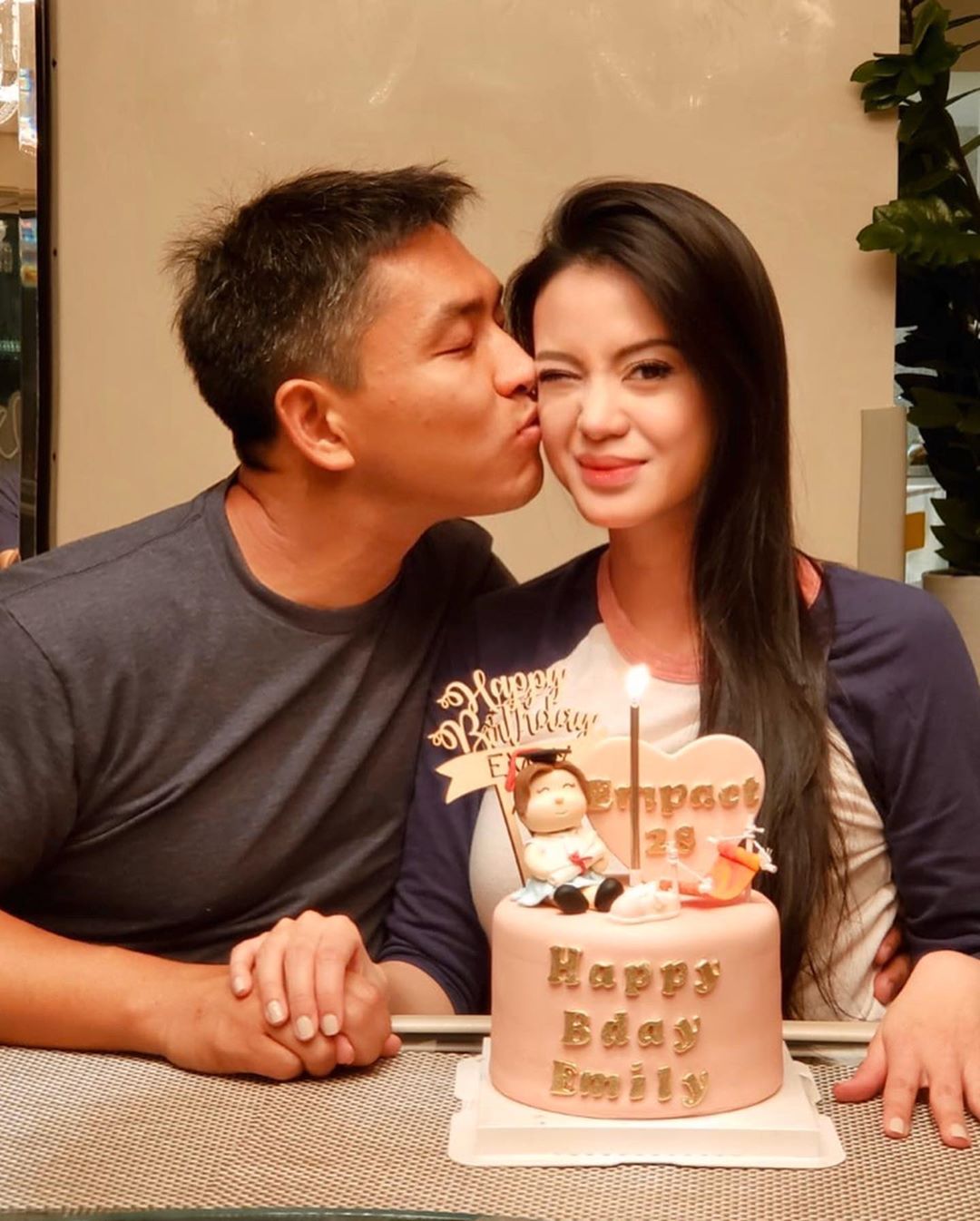 香港名门林建岳千金生日,一家人罕见曝光,徐子淇到场庆祝