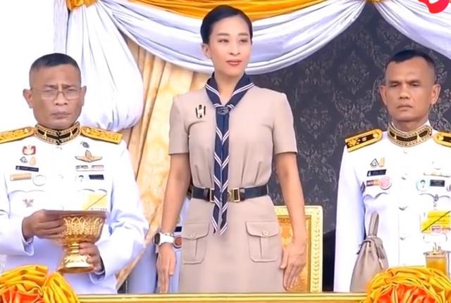 帕公主女大18变!曾躺在父王怀里撒娇,如今晋封为泰国女将军