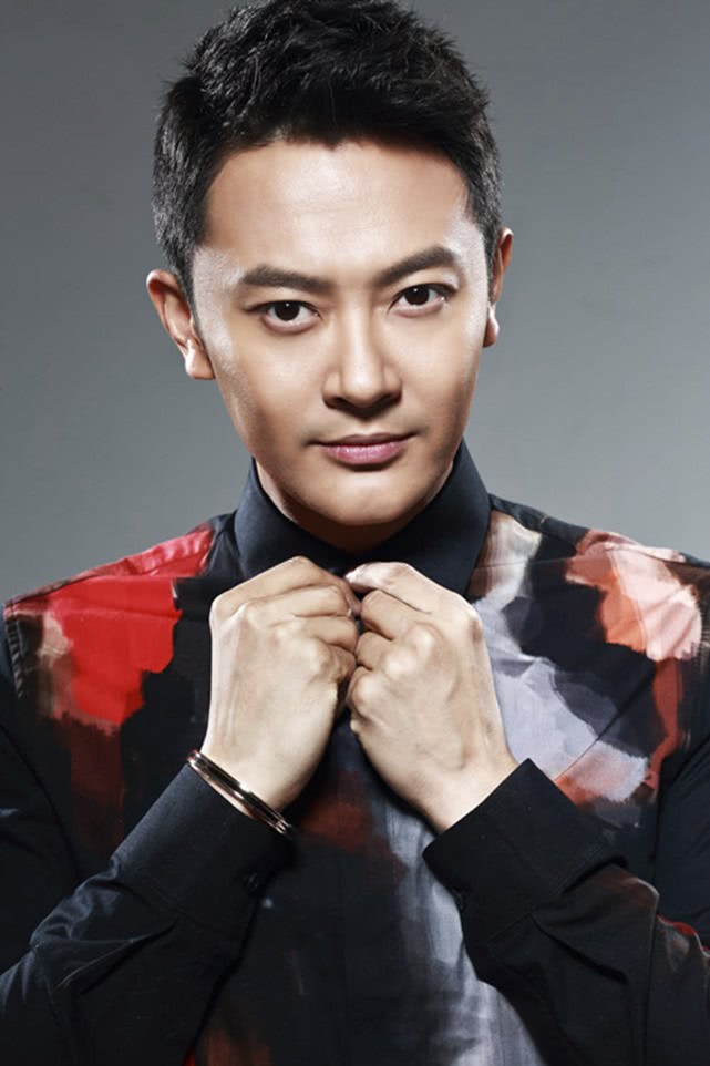 印小天也是经常出现在荧屏中的明星,他的颜值颇高,而且演技也相当不错