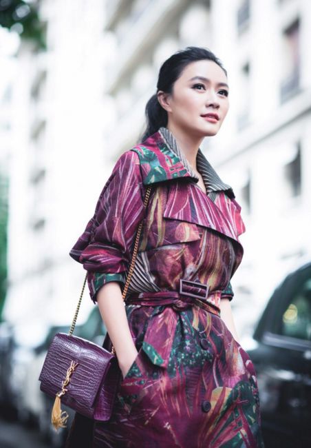 年11月出生于安徽安庆,因出演《雷雨》中鲁四凤一角而被大众所熟识