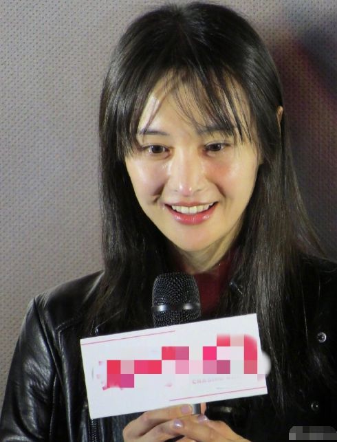 郑爽怼脸生图:鼻尖发红毛孔清晰可见,网友感叹神似阿凡达