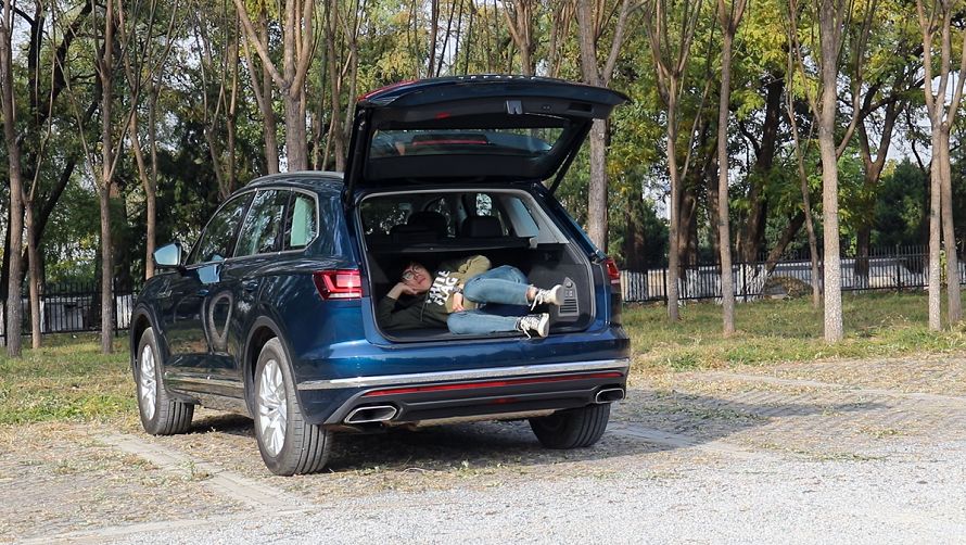 嘉哥叨车丨豪华 性能 科技三合一的产物 试驾大众（进口）途锐