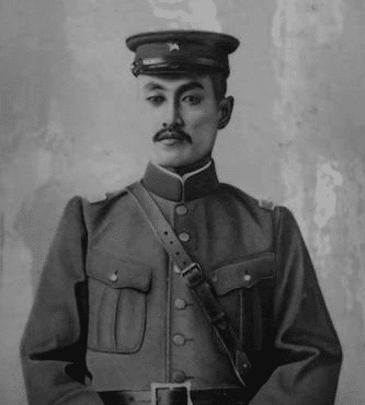 奉军将领汲金纯在九一八后便辞职后多次拒绝日寇拉拢和威胁