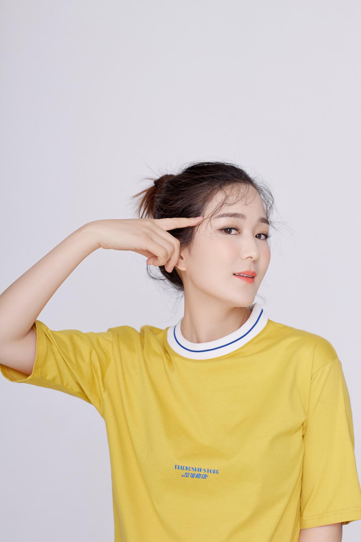 从《背影》中解读:神曲滤镜下,龙梅子和老猫潜藏的温情