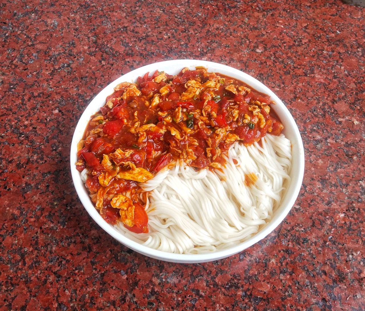 垂涎欲滴,禁不住诱惑,想要赶快品尝一番了,其实在做这个番茄鸡蛋拌面