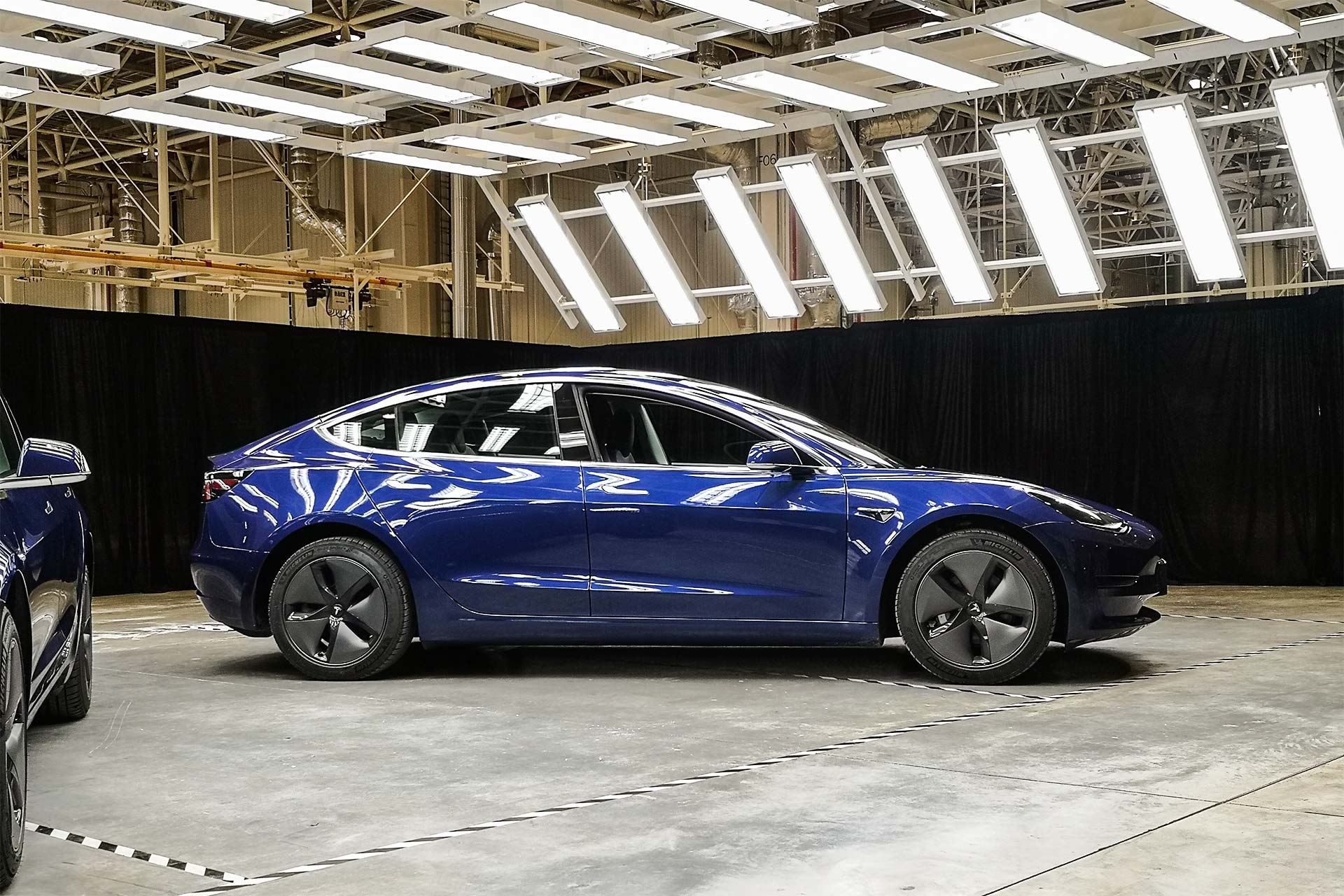 售价 35.58 万元 国产特斯拉 Model 3 首次曝光