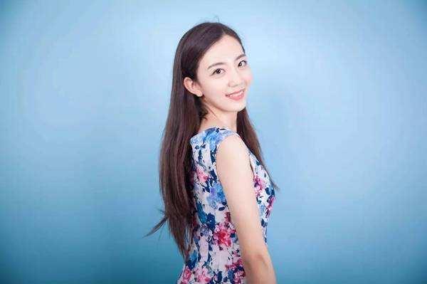 央视主持人大赛张安琪是谁?被赞气质优雅,逻辑清晰,台风稳健