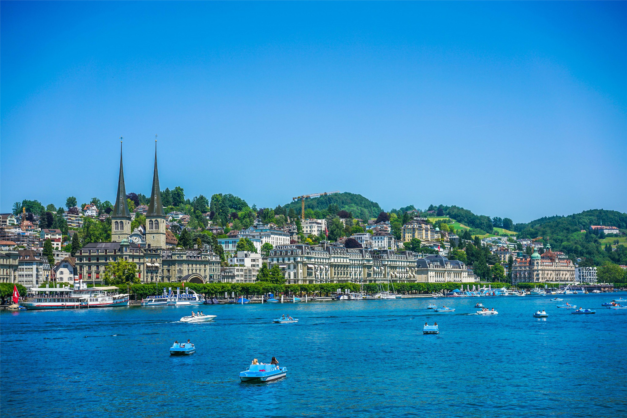 卢塞恩生长于瑞士,是一座美丽神奇的小城镇.这里并不大,旅游资|卢塞恩