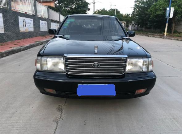 广州街头遇96款丰田皇冠车主已过花甲之年20多年没舍得卖