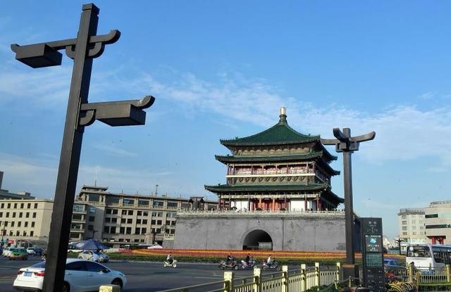 西安的象征钟楼，西安这么多有名的建筑，为什么钟楼是地标建筑？|钟楼|西安|西安钟楼_新浪新闻