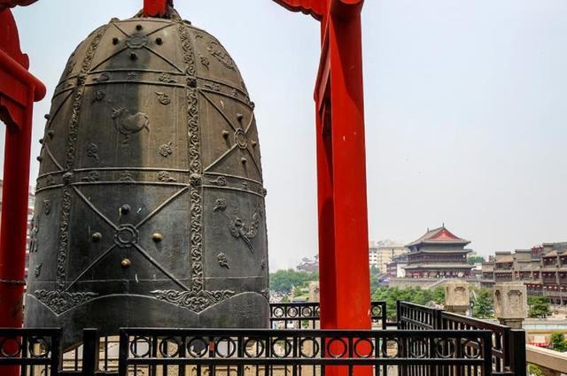 西安的象征钟楼，西安这么多有名的建筑，为什么钟楼是地标建筑？|钟楼|西安|西安钟楼_新浪新闻