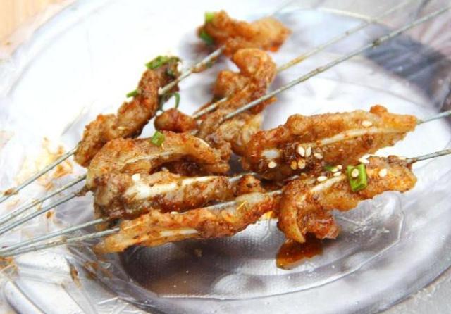 烧烤中可"安心"吃的4种食物,烤脆骨排第三,最后一种老板常吃