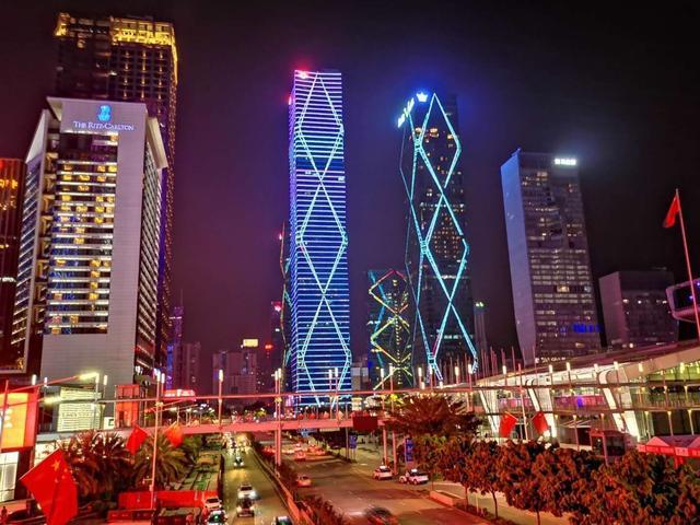 大中华国际交易广场,以及即将修成的高度380米以上的深圳天元中心大厦